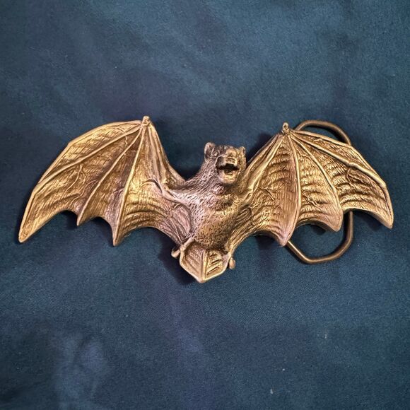 Bat Belt Buckle with skull detailing on back [Jewelry 028]